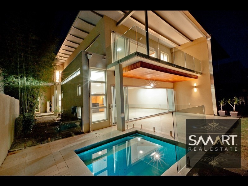 3033B The Boulevarde, Benowa QLD 4217