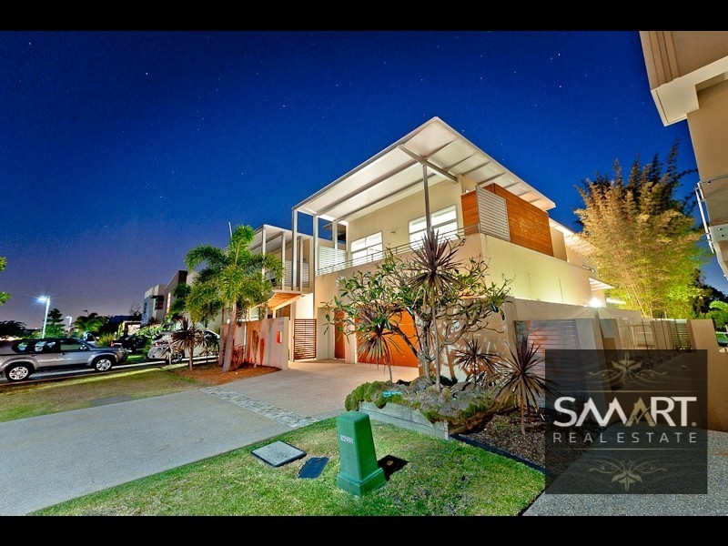 3033B The Boulevarde, Benowa QLD 4217