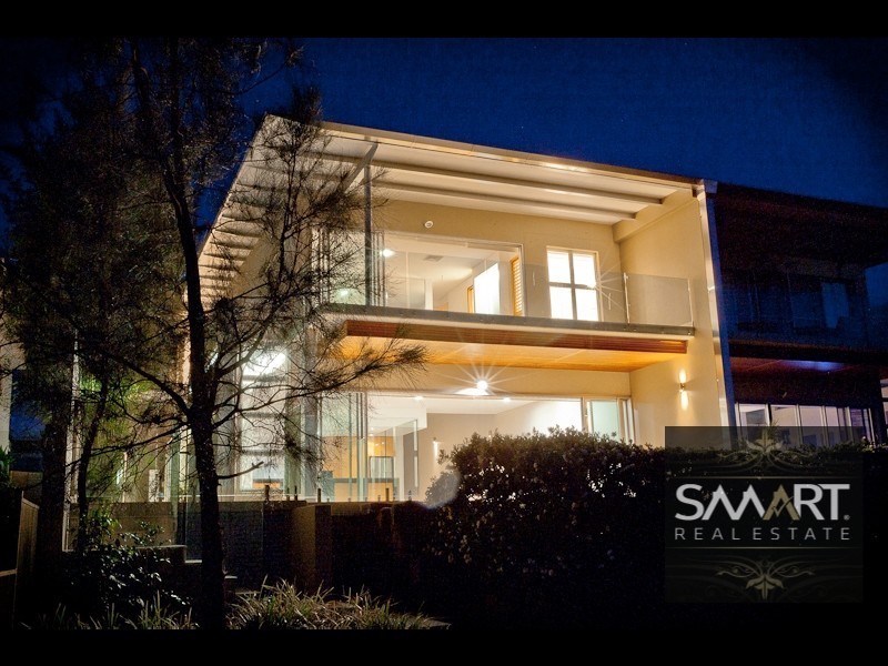 3033B The Boulevarde, Benowa QLD 4217