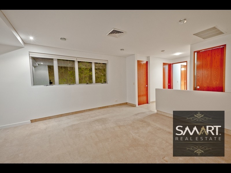 3033B The Boulevarde, Benowa QLD 4217