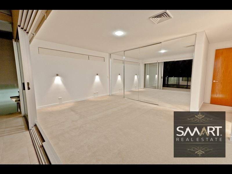 3033B The Boulevarde, Benowa QLD 4217