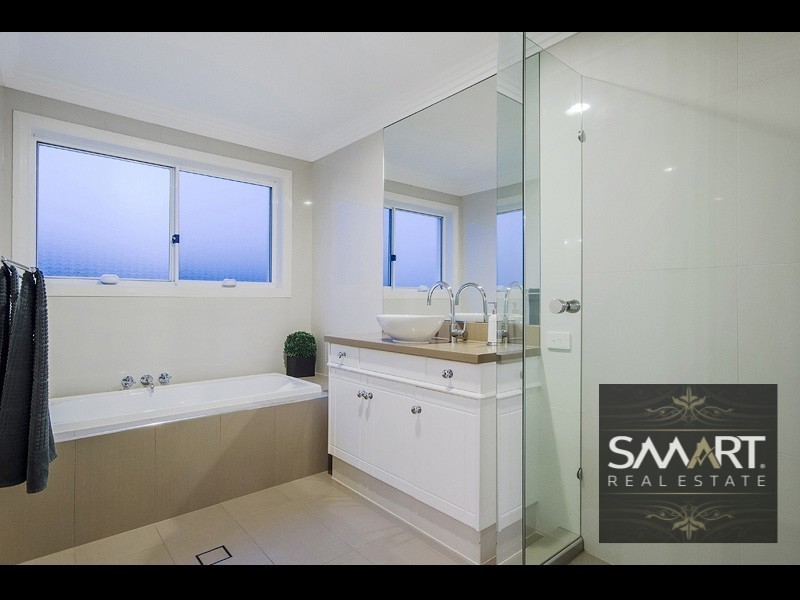 96 Cabana Boulevard, Benowa Waters QLD 4217