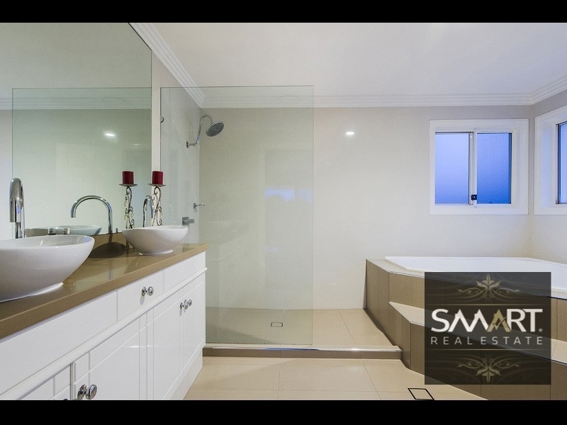 96 Cabana Boulevard, Benowa Waters QLD 4217