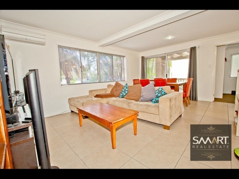 27 Paradise Parade, Paradise Point QLD 4216