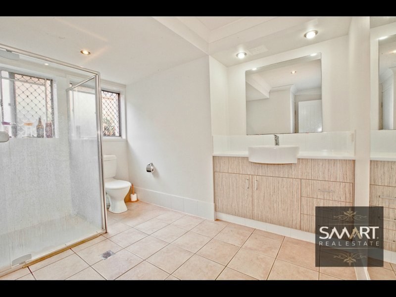 27 Paradise Parade, Paradise Point QLD 4216