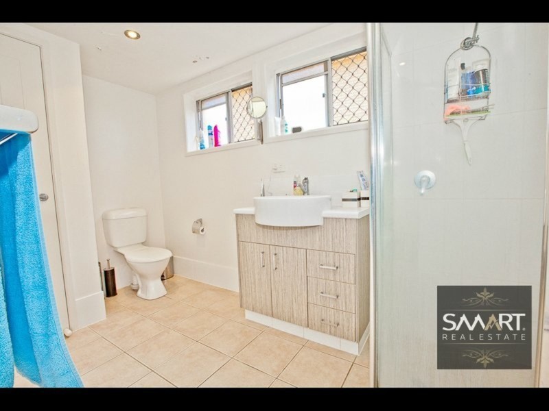 27 Paradise Parade, Paradise Point QLD 4216