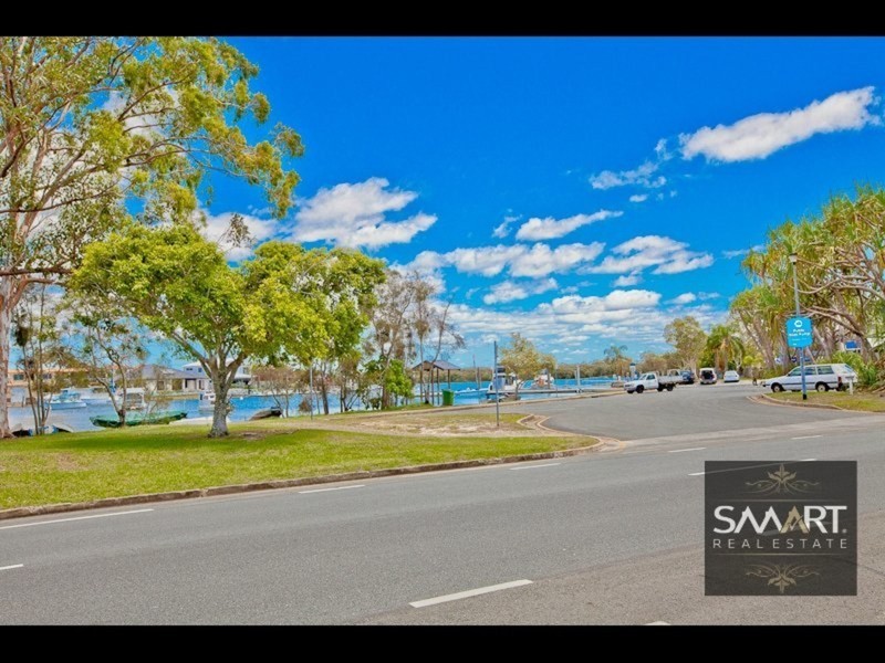 27 Paradise Parade, Paradise Point QLD 4216