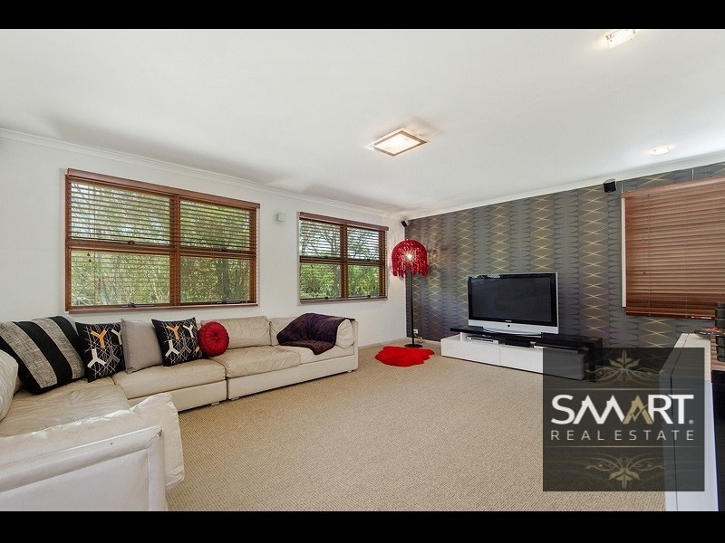 45 Kinarra Street, Ashmore QLD 4214