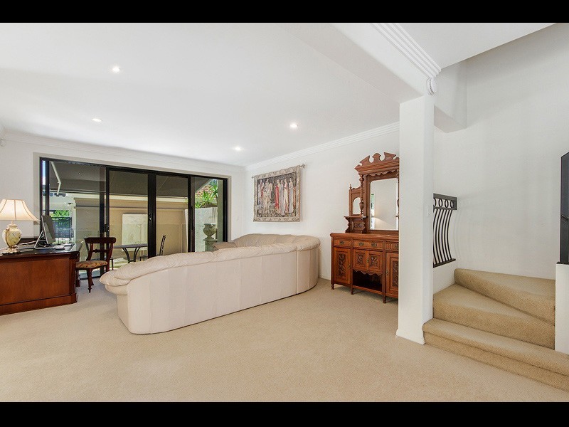 2/52 Cronin Avenue, Main Beach QLD 4217