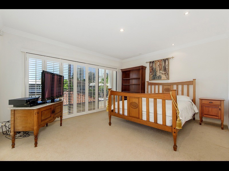 2/52 Cronin Avenue, Main Beach QLD 4217