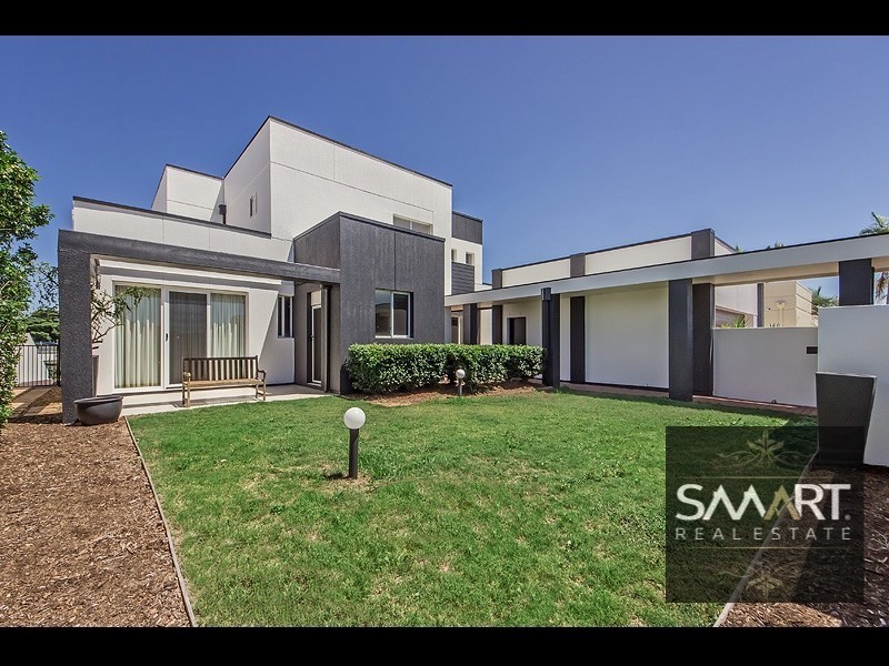 92 Cabana Boulevard, Benowa Waters QLD 4217