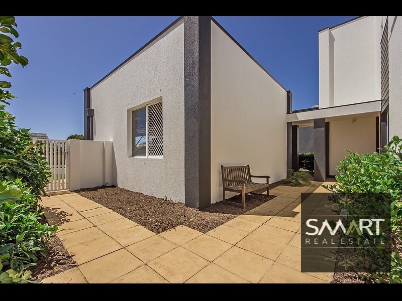 92 Cabana Boulevard, Benowa Waters QLD 4217