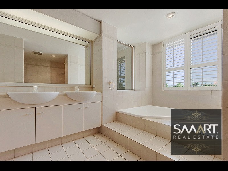 92 Cabana Boulevard, Benowa Waters QLD 4217