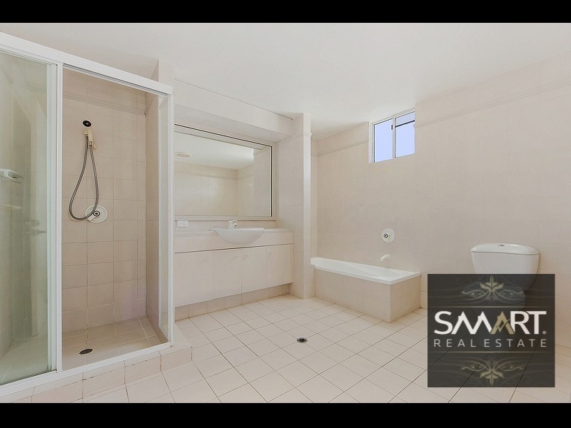 92 Cabana Boulevard, Benowa Waters QLD 4217