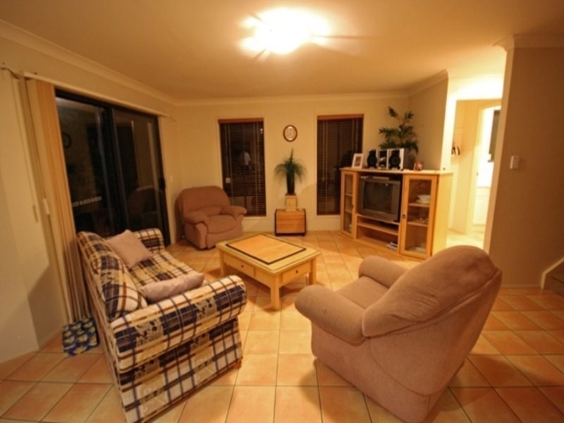 2/120 Pohlman Street, Southport QLD 4215