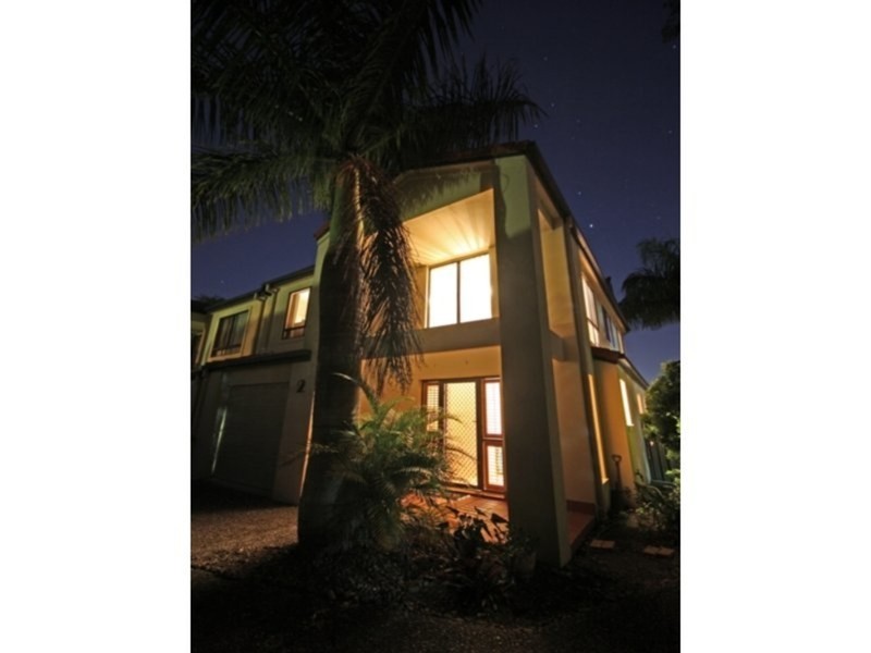 2/120 Pohlman Street, Southport QLD 4215
