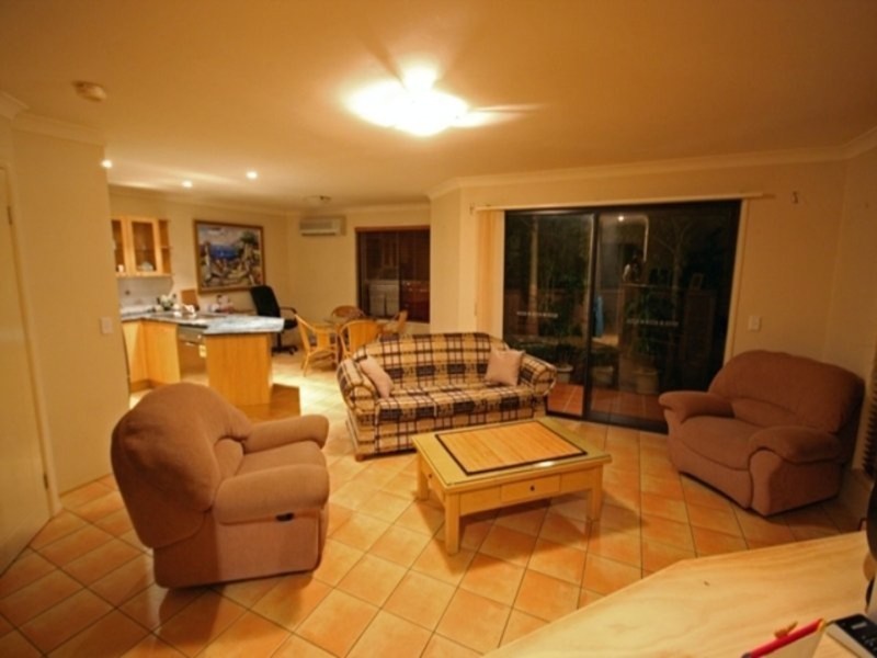 2/120 Pohlman Street, Southport QLD 4215