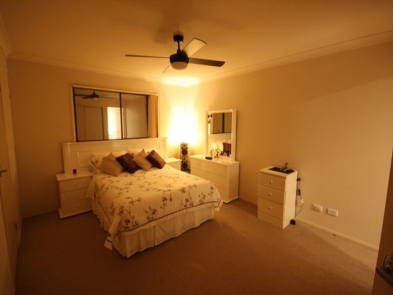 2/120 Pohlman Street, Southport QLD 4215