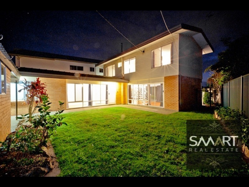 3 Valencia Avenue, Isle Of Capri QLD 4217