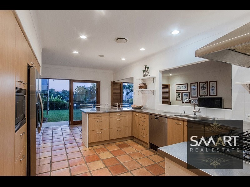 3 Florence Court, Isle Of Capri QLD 4217