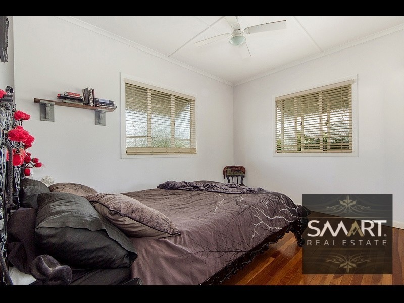 24 Neville Avenue, Southport QLD 4215