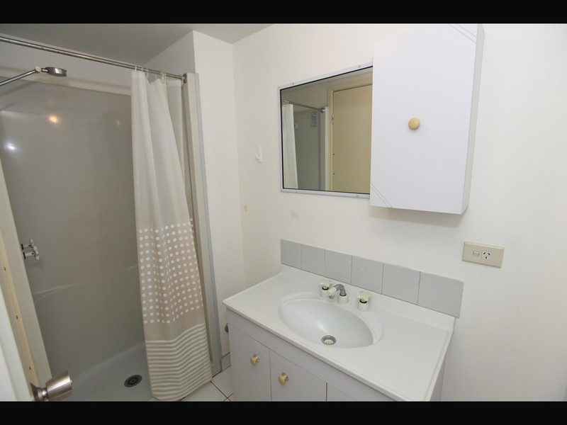 3/15 Weemala Street, Chevron Island QLD 4217