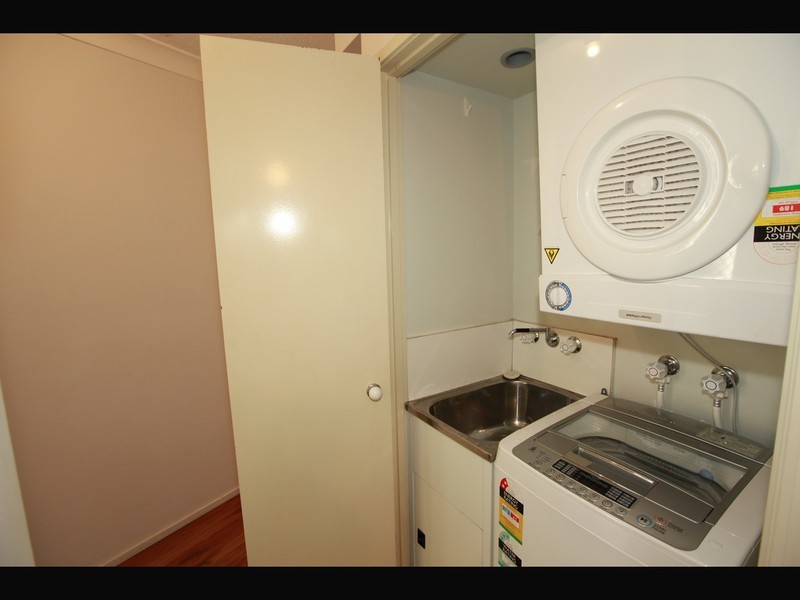 3/15 Weemala Street, Chevron Island QLD 4217