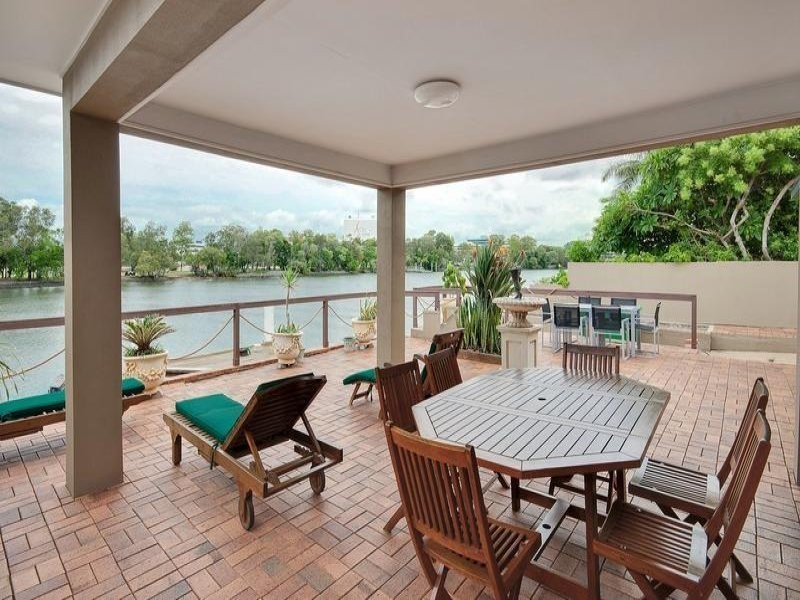 231 Stanhill Drive, Chevron Island QLD 4217
