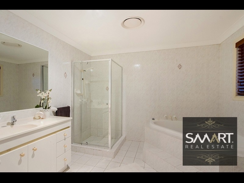 102 Sundance Way, Runaway Bay QLD 4216