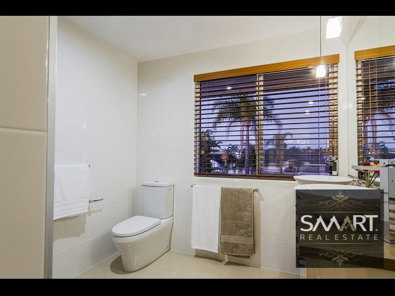 102 Sundance Way, Runaway Bay QLD 4216