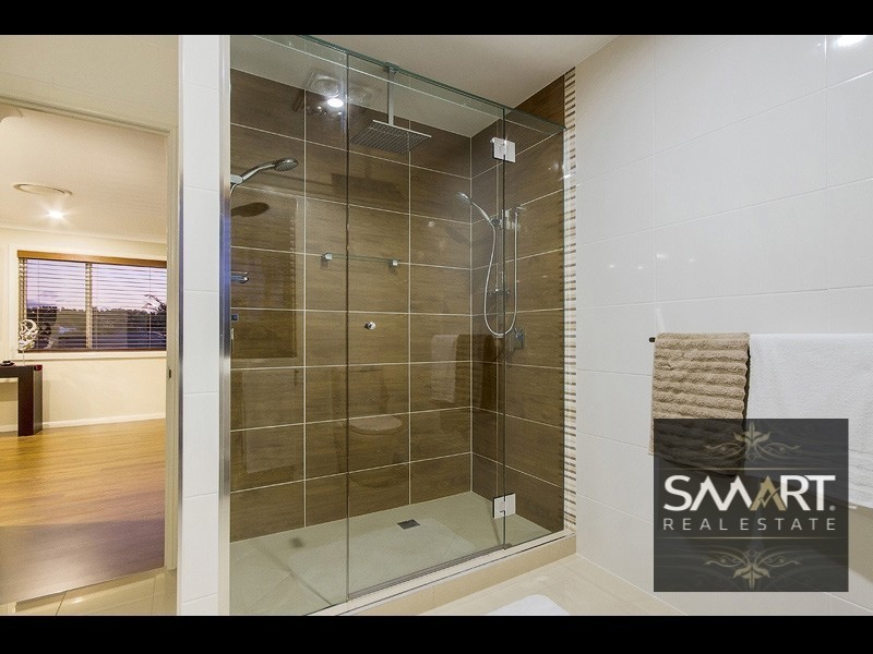 102 Sundance Way, Runaway Bay QLD 4216