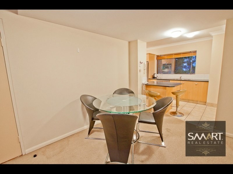 12/10-12 Darrambal Street, Chevron Island QLD 4217