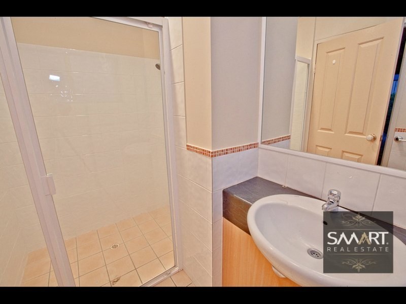 12/10-12 Darrambal Street, Chevron Island QLD 4217