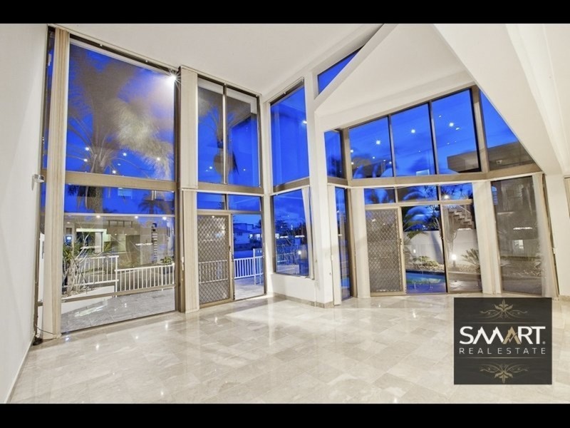 2/7 Inga Avenue, Bundall QLD 4217