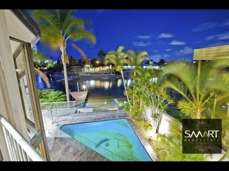 2/7 Inga Avenue, Bundall QLD 4217