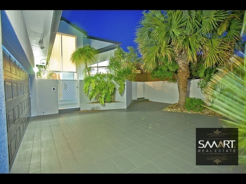 2/7 Inga Avenue, Bundall QLD 4217
