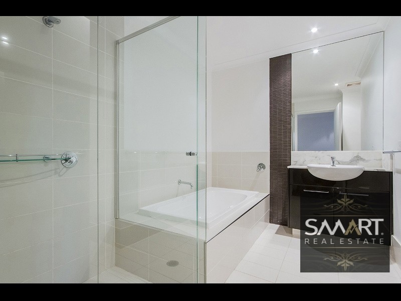 8/29 Port Peyra Crescent, Varsity Lakes QLD 4227