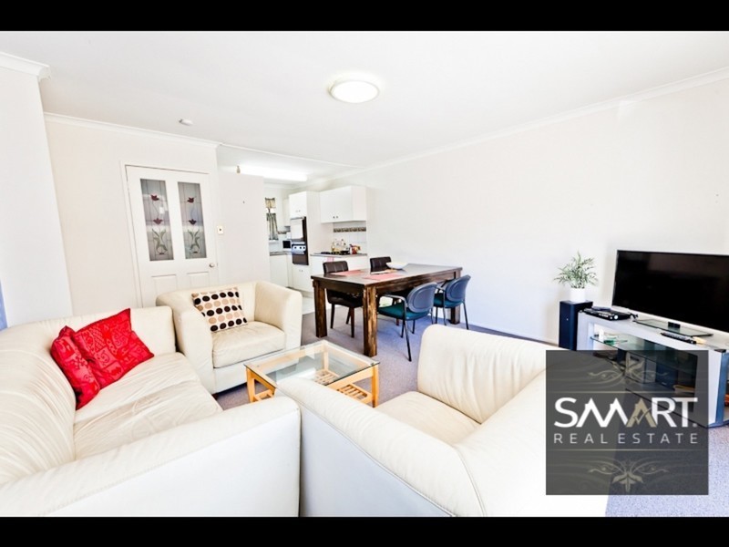 2/20 Parneno Street, Chevron Island QLD 4217