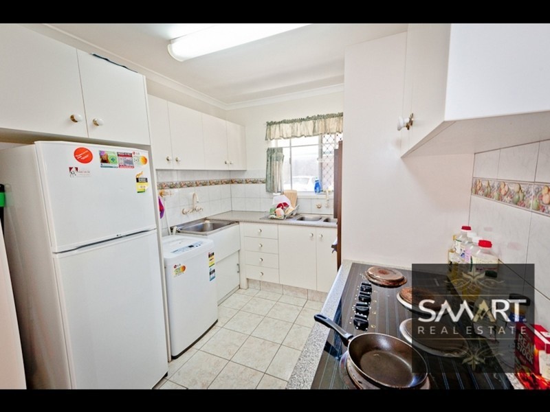 2/20 Parneno Street, Chevron Island QLD 4217