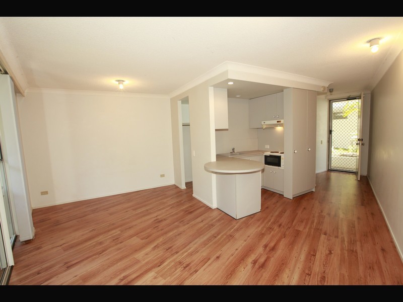 3/15 Weemala Street, Chevron Island QLD 4217