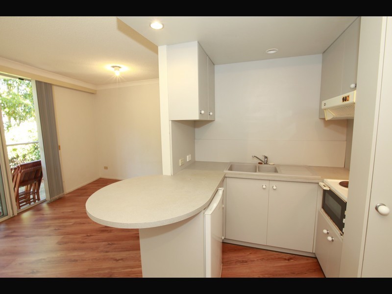 3/15 Weemala Street, Chevron Island QLD 4217