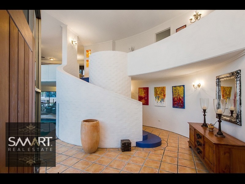 2 Castille Court, Isle Of Capri QLD 4217