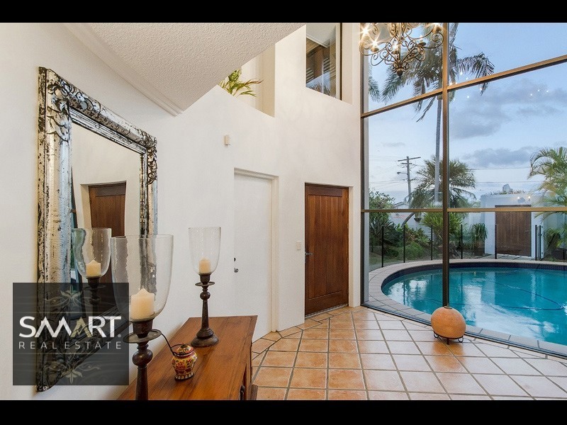 2 Castille Court, Isle Of Capri QLD 4217