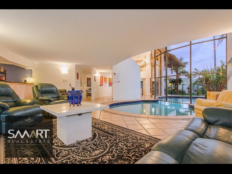 2 Castille Court, Isle Of Capri QLD 4217