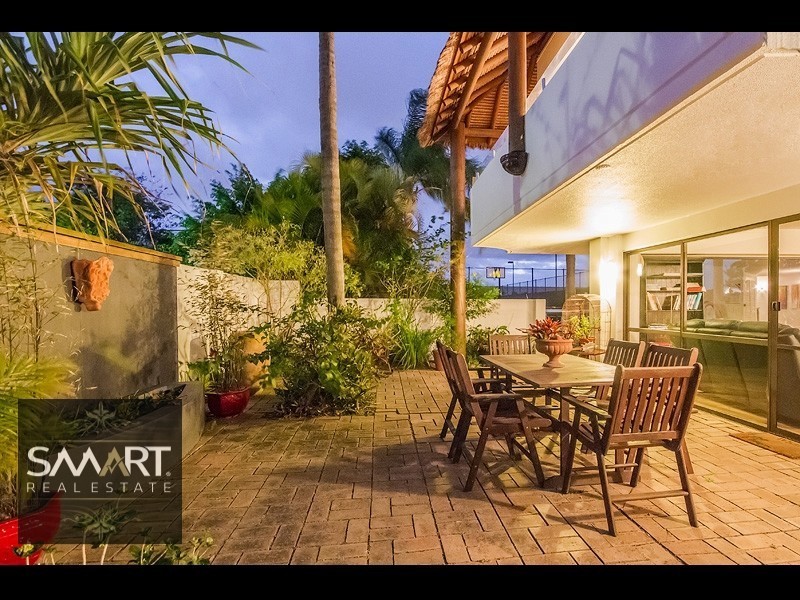 2 Castille Court, Isle Of Capri QLD 4217