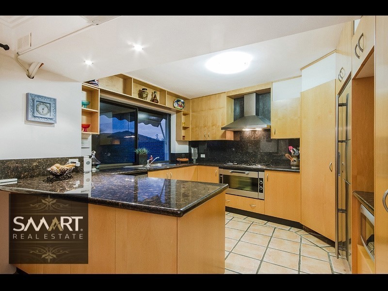 2 Castille Court, Isle Of Capri QLD 4217