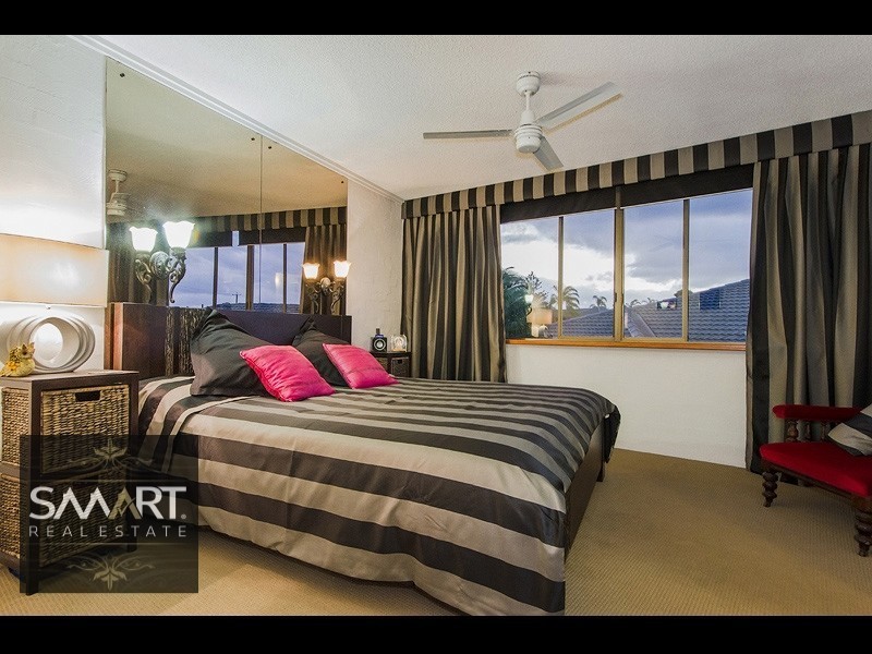 2 Castille Court, Isle Of Capri QLD 4217