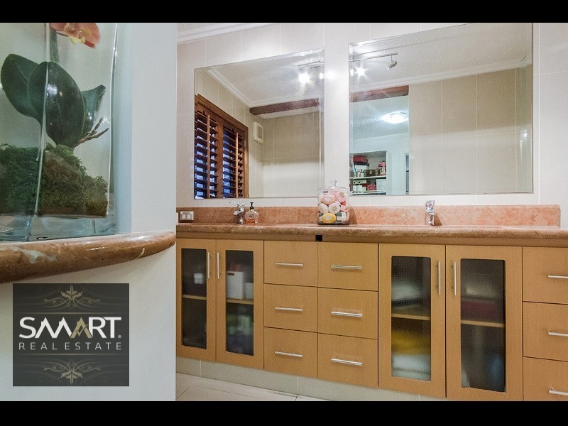 2 Castille Court, Isle Of Capri QLD 4217