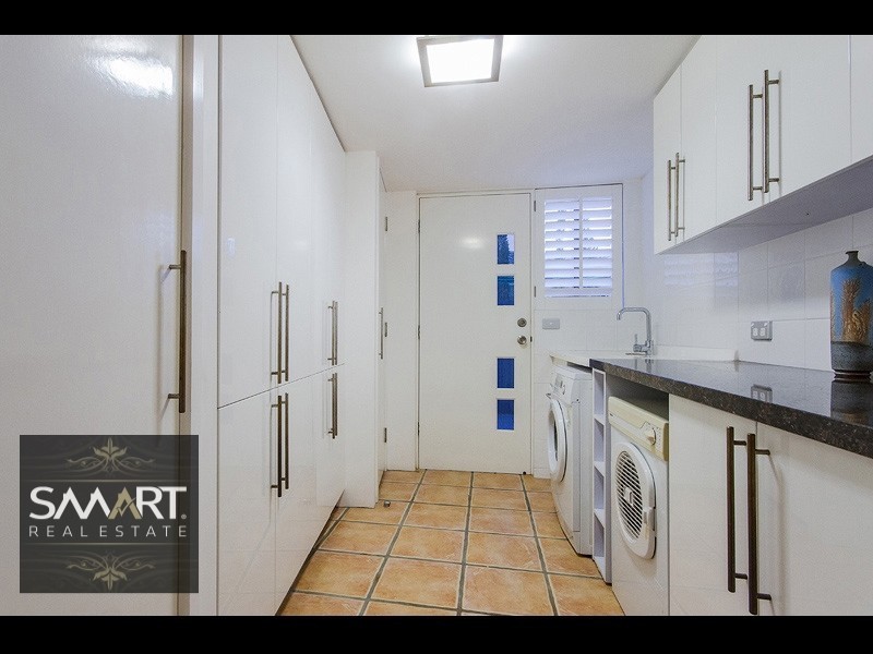 2 Castille Court, Isle Of Capri QLD 4217