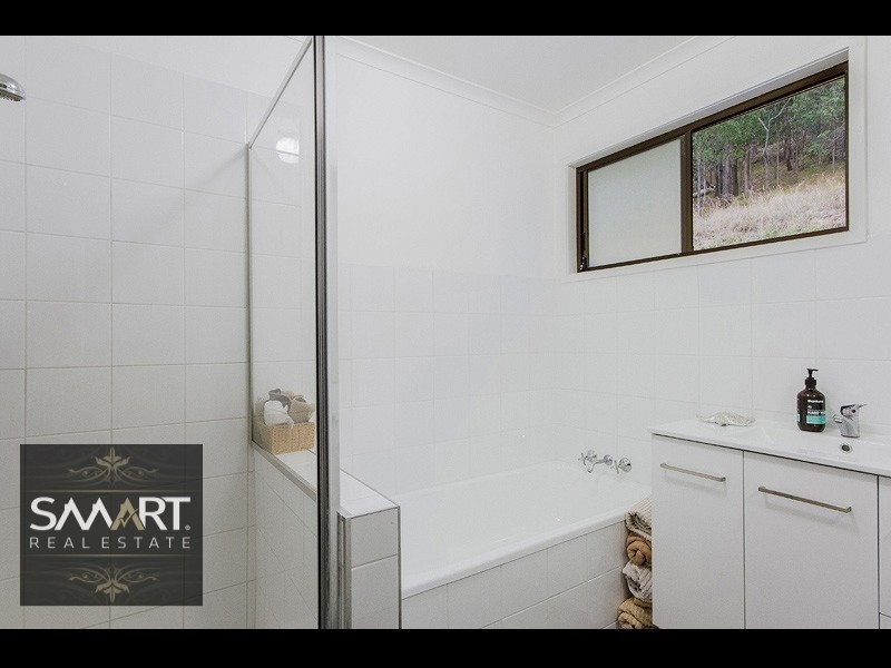 11 Kimmuli Drive, Elanora QLD 4221